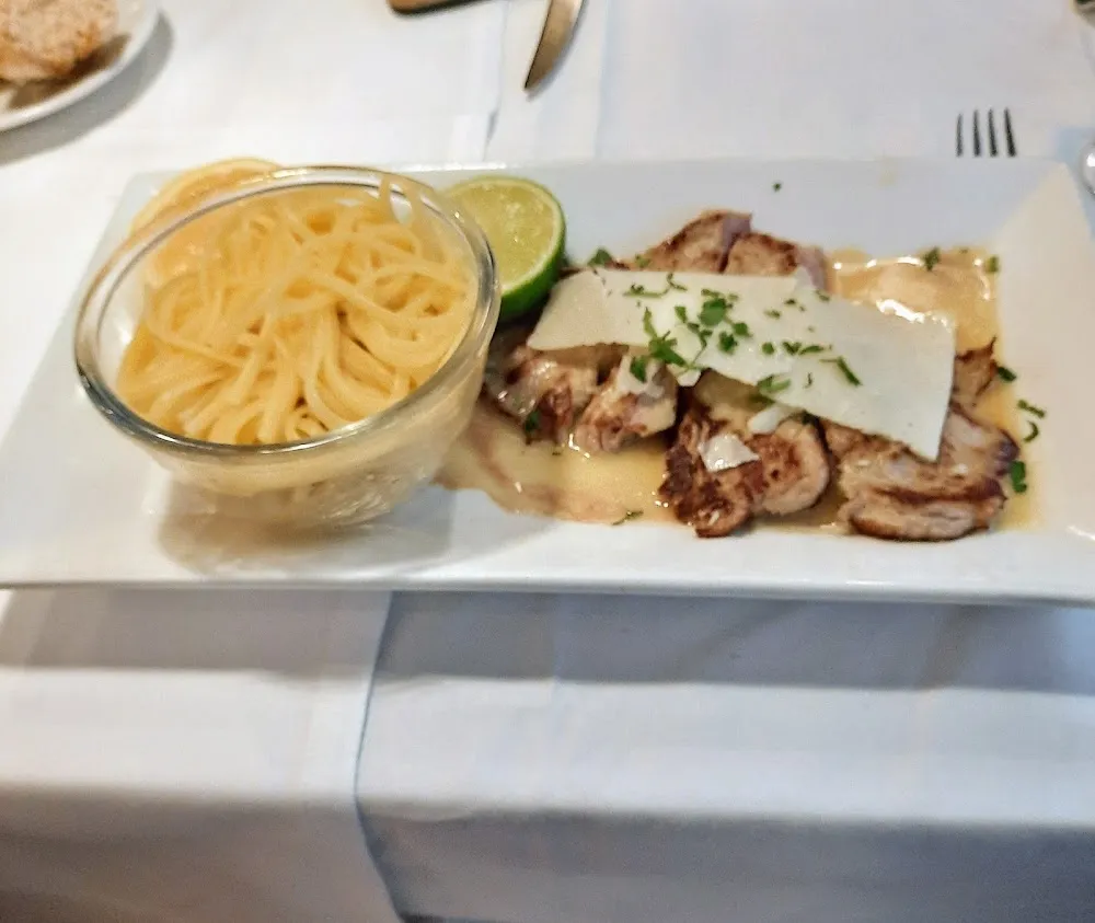 Escalopes de Veau À la Crème Tagliatelles